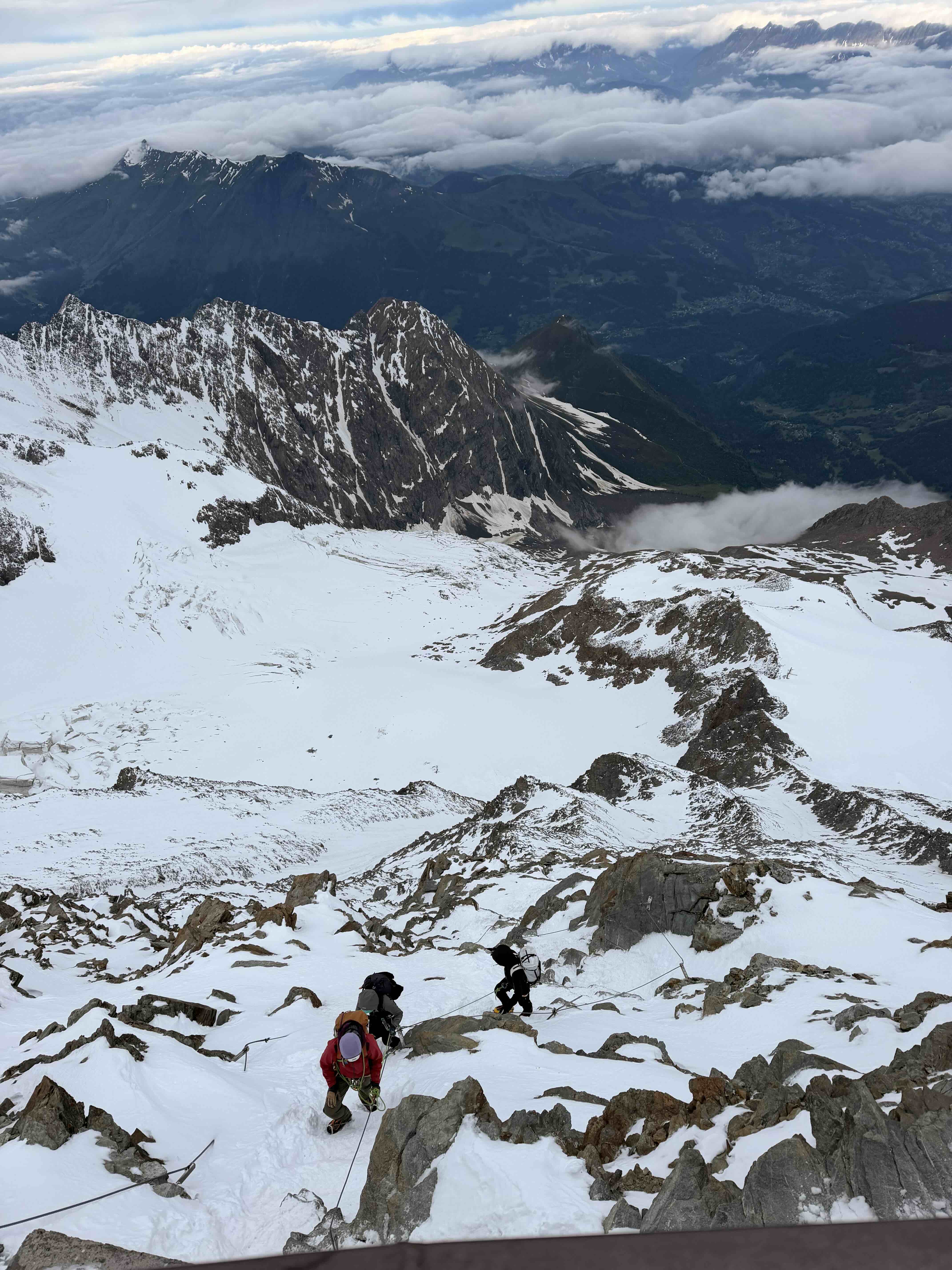 steep rocky climb up to refuge du gouter